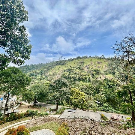 Misty Heights Peermade - Private Mountain Villa Retreat Vandiperiyār エクステリア 写真